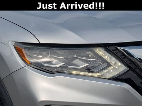 Used 2018 Nissan Rogue SL w/ Premium Package image 9