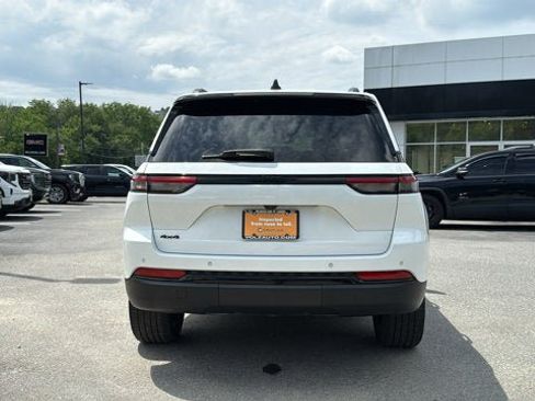 Certified 2023 Jeep Grand Cherokee Altitude AWD/4WD image 7