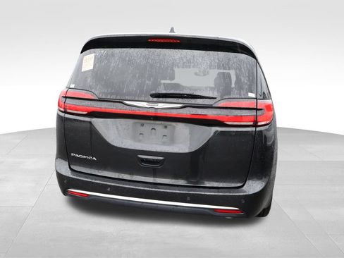 Used 2023 Chrysler Pacifica Touring-L FWD image 14