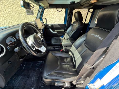 Used 2014 Jeep Wrangler Unlimited Sahara AWD/4WD image 11