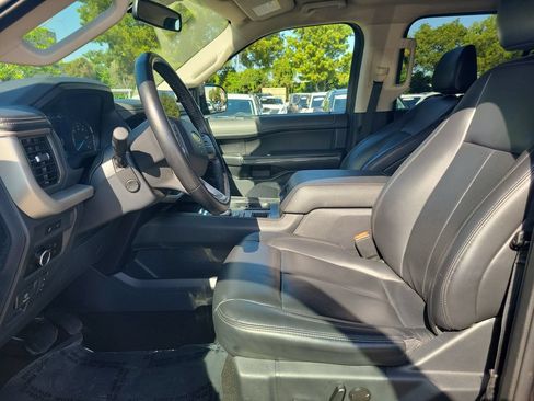 Used 2024 Ford Expedition XLT RWD image 24