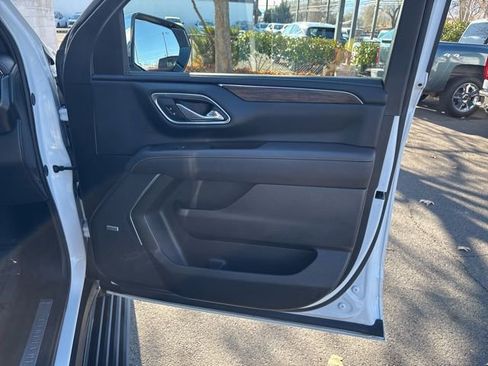 Used 2023 Chevrolet Tahoe Premier w/ Advanced Technology Package image 36