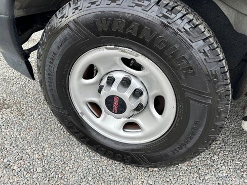 Used 2023 GMC Savana 2500 w/ Driver Convenience Package image 14