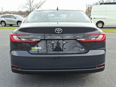 Used 2025 Toyota Camry LE image 5
