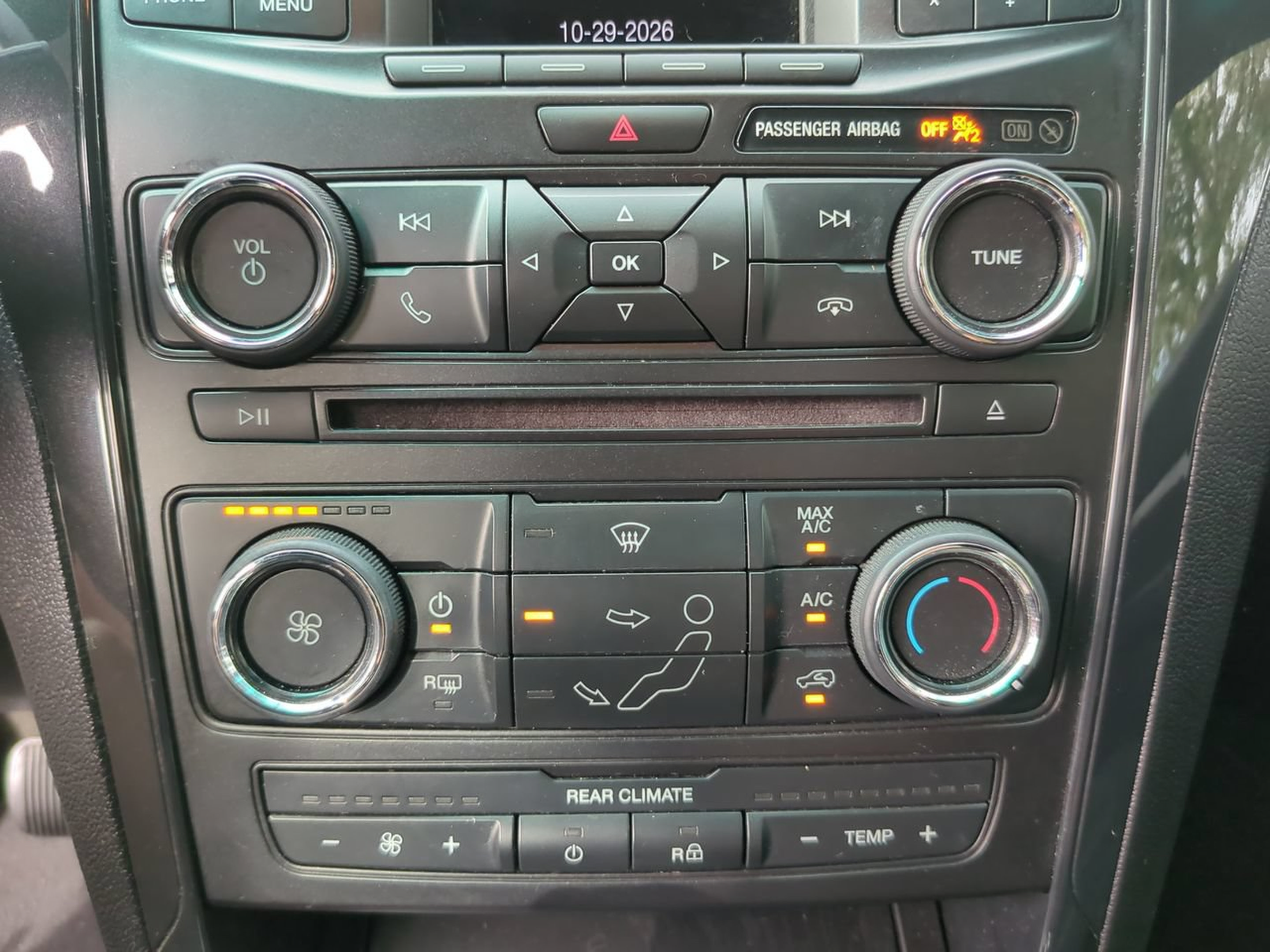 Used 2016 Ford Explorer XLT FWD image 28
