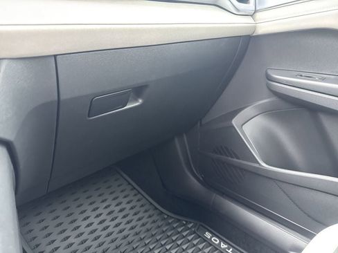 New 2025 Volkswagen Taos SE image 42