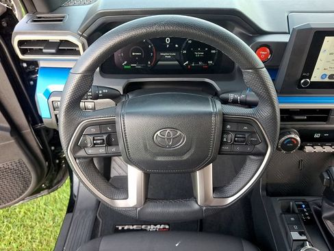 Used 2025 Toyota Tacoma TRD Sport AWD/4WD image 18