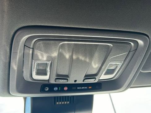 Used 2025 Chevrolet Silverado 2500 LT w/ Convenience Package image 22