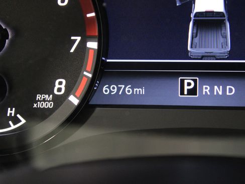 Used 2025 Nissan Frontier PRO-4X AWD/4WD image 12