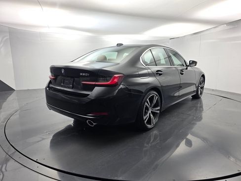Used 2024 BMW 330i xDrive Sedan w/ Premium Package AWD/4WD image 4