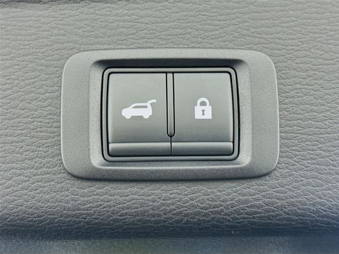 Used 2025 Mitsubishi Outlander SE image 23