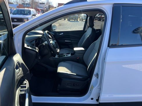 Used 2019 Ford Escape SE image 13