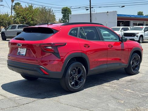 New 2026 Chevrolet Trax LT w/ Midnight Edition FWD image 6