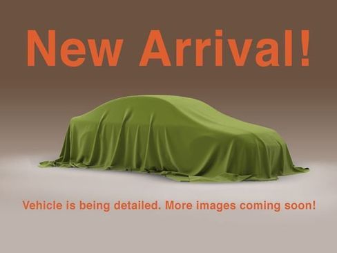 Used 2024 Toyota Highlander XLE FWD image 2