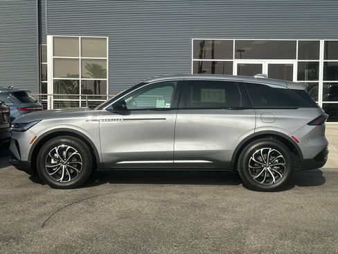 Certified 2024 Lincoln Nautilus Premier image 8