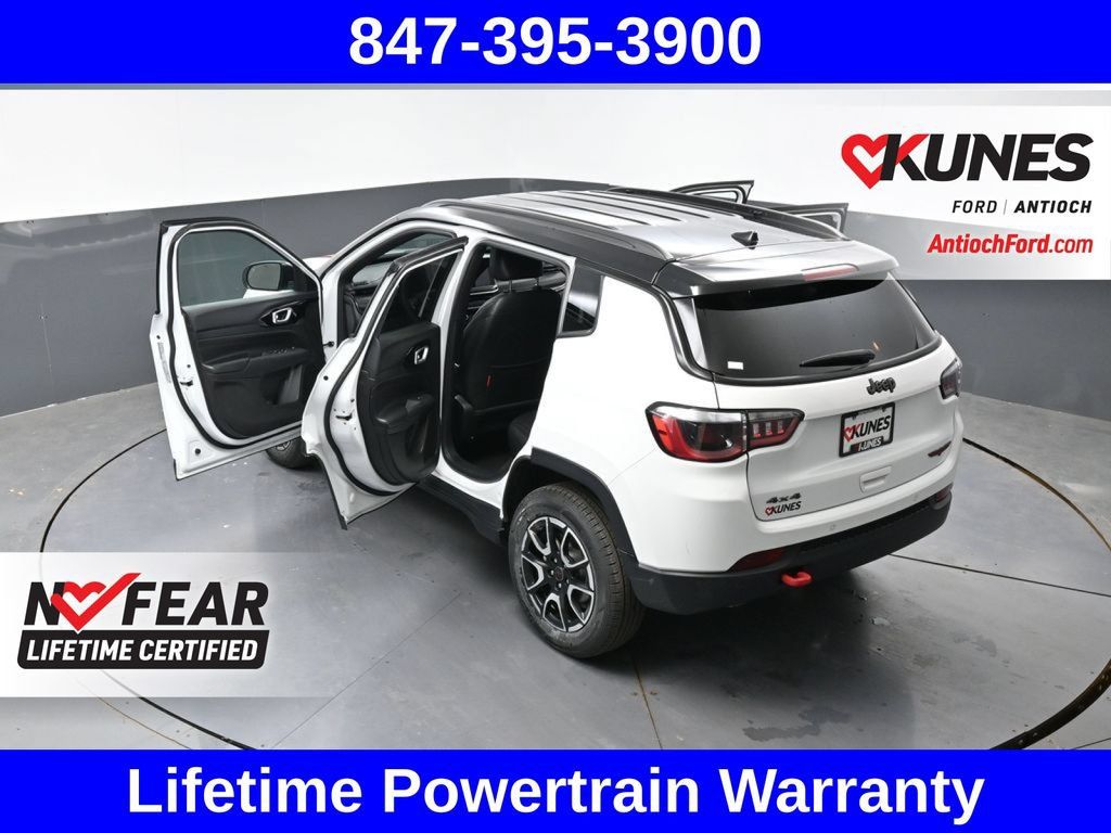 Used 2025 Jeep Compass Trailhawk AWD/4WD image 57