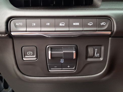 Certified 2023 Cadillac Escalade ESV Sport Platinum AWD/4WD image 32