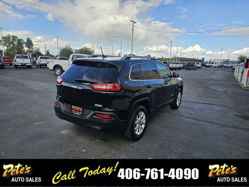 Used 2018 Jeep Cherokee Latitude w/ Safety Group image 4