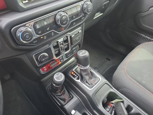 Used 2023 Jeep Wrangler Unlimited Rubicon w/ Cold Weather Group AWD/4WD image 23