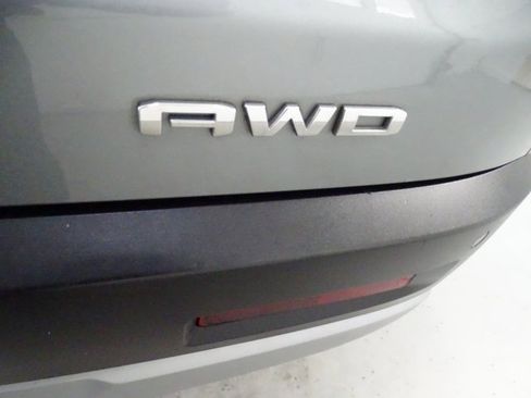 Used 2023 GMC Acadia SLE w/ Driver Convenience Package image 26