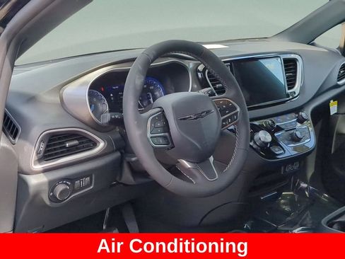 New 2025 Chrysler Voyager LX image 11