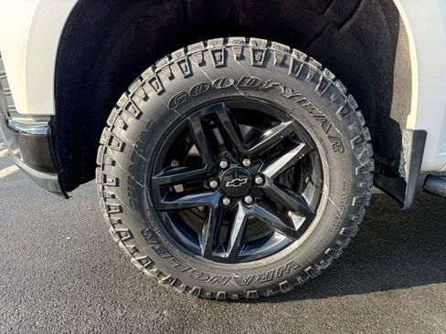 Used 2020 Chevrolet Silverado 1500 LT Trail Boss image 8