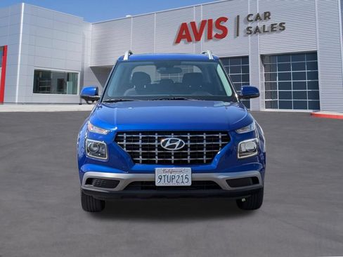 Used 2025 Hyundai Venue SEL FWD image 2