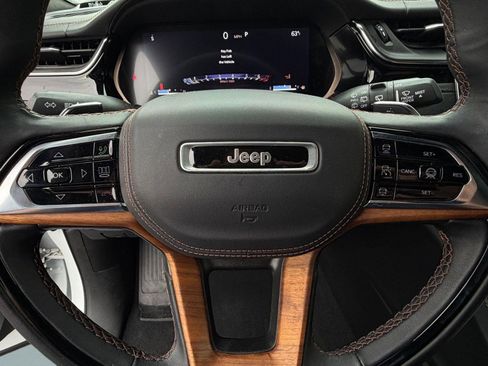 Used 2023 Jeep Grand Cherokee L Summit AWD/4WD image 15
