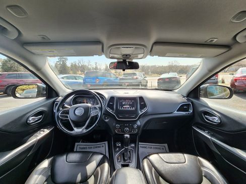 Used 2019 Jeep Cherokee Latitude Plus w/ Cold Weather Group image 9