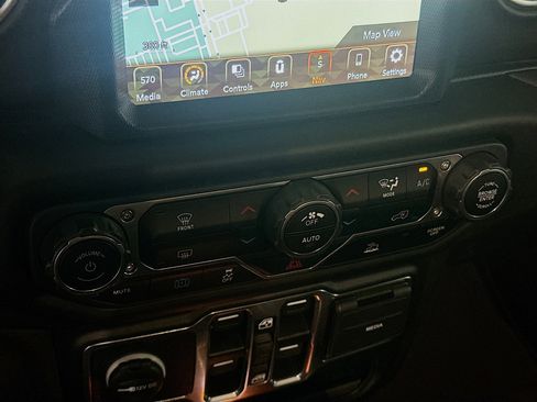 Used 2023 Jeep Wrangler Sahara image 23