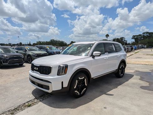 Certified 2025 Kia Telluride EX FWD image 3
