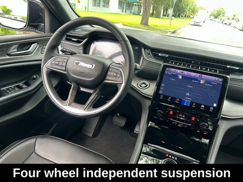 Certified 2024 Jeep Grand Cherokee Limited w/ Black Appearance Package image 12