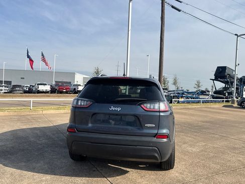 Used 2020 Jeep Cherokee Latitude FWD image 19