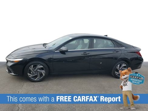 Used 2025 Hyundai Elantra Limited image 3