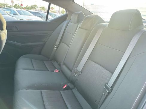 Used 2025 Nissan Altima 2.5 SV image 16