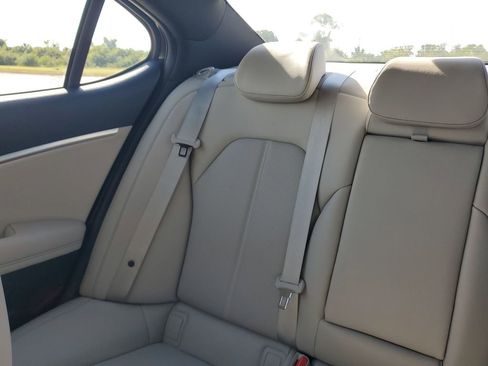 Used 2023 Genesis G70 2.0T image 12