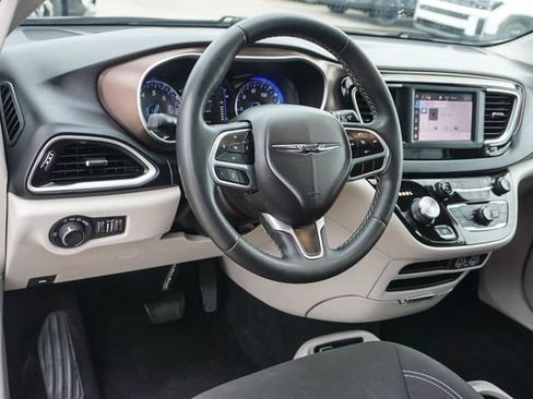 Used 2023 Chrysler Voyager LX FWD image 8