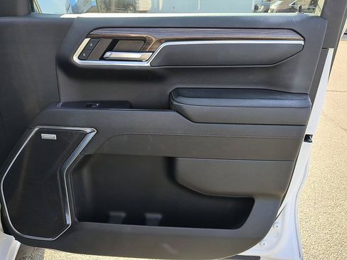Certified 2025 Chevrolet Silverado 1500 RST w/ Dark Appearance Package AWD/4WD image 34