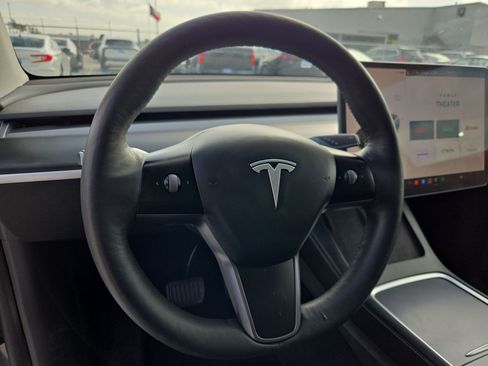 Used 2021 Tesla Model Y Long Range AWD/4WD image 17