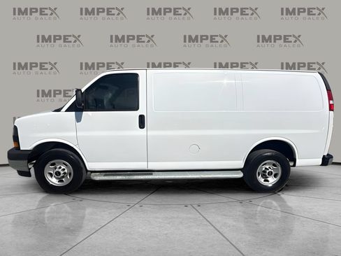Used 2022 GMC Savana 2500 w/ Driver Convenience Package RWD image 2