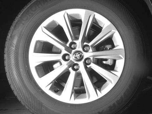 Used 2025 Toyota Grand Highlander FWD image 18