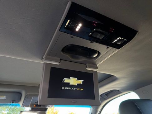 Used 2018 Chevrolet Suburban Premier image 20