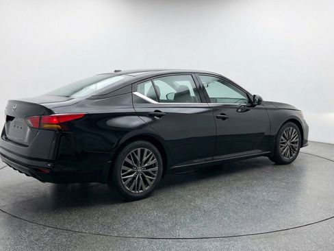 Used 2025 Nissan Altima 2.5 SV FWD image 9