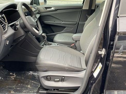 New 2026 Volkswagen Taos SE image 12