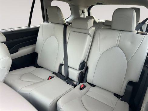 Used 2024 Toyota Grand Highlander XLE image 13