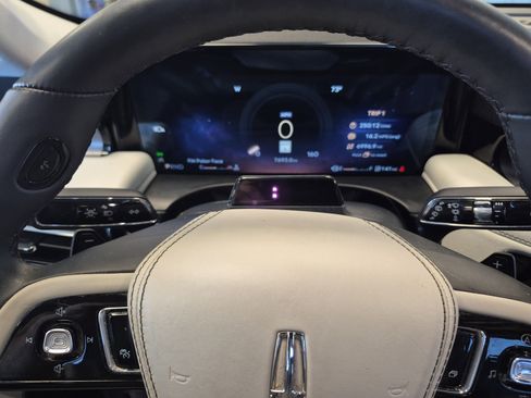 Used 2025 Lincoln Aviator AWD w/ Jet Appearance Package image 28