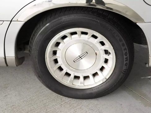 Used 1998 Lincoln Town Car Executive RWD image 23