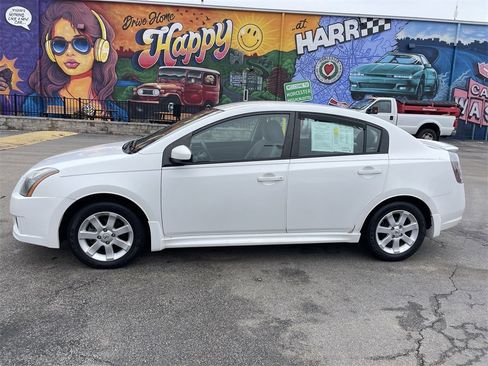 Used 2011 Nissan Sentra 2.0 SR image 2