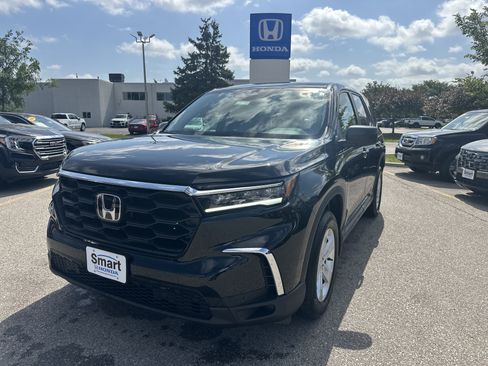 Used 2023 Honda Pilot LX image 1