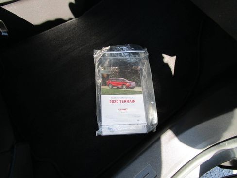 Used 2020 GMC Terrain SLT image 29